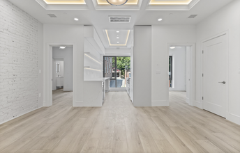 1584 Beacon St, Unit PH1 in Brookline, MA - Foto de edificio - Building Photo