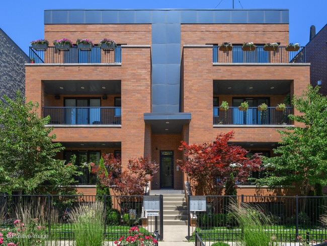 property at 1046 W Altgeld St