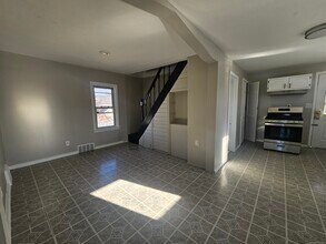 370 Bruce Ave in Stratford, CT - Foto de edificio - Building Photo