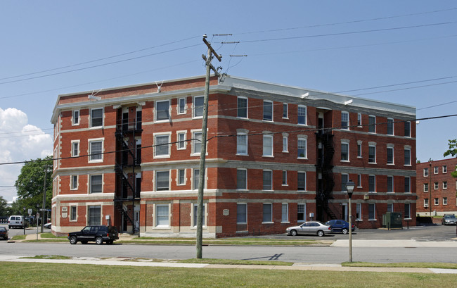 Holland House Apartments in Norfolk, VA - Building Photo - Building Photo