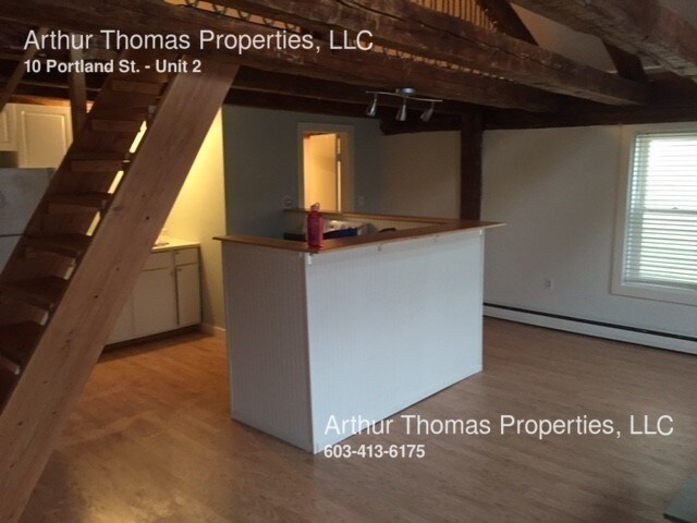 10 Portland St-Unit -Unit 2 in South Berwick, ME - Foto de edificio - Building Photo