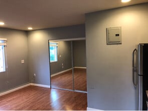 18953 Bessemer St in Tarzana, CA - Foto de edificio - Building Photo