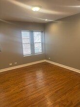 7725 S Kingston Ave in Chicago, IL - Foto de edificio - Building Photo