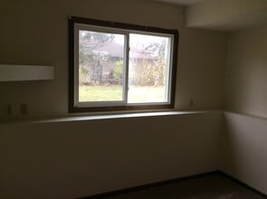 1460 Meadow Ln in Maple Plain, MN - Foto de edificio - Building Photo