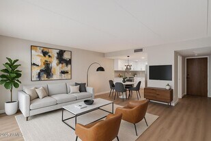 7930 E Camelback Rd in Scottsdale, AZ - Building Photo