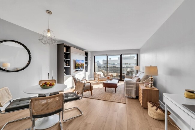 2020 N Lincoln Park W in Chicago, IL - Building Photo - Building Photo