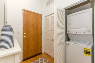 950 W Leland Ave-Unit -503B in Chicago, IL - Building Photo - Building Photo