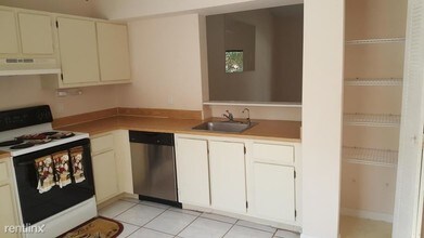 808 Lakeview Cir in Royal Palm Beach, FL - Building Photo - Building Photo
