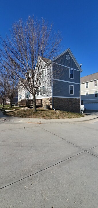 15201 Alpine Dr in Urbandale, IA - Building Photo