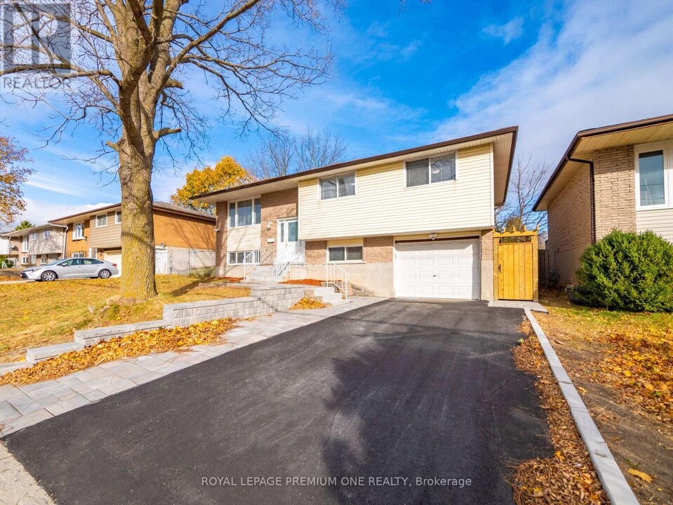 935 Strasburg Rd in Kitchener, ON - Building Photo