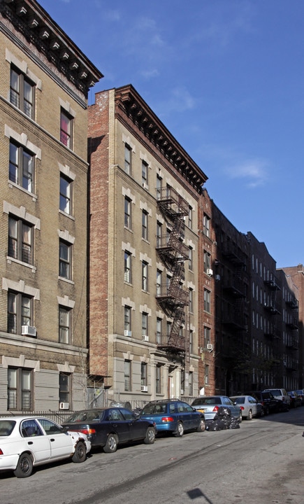 502 W 213th St in New York, NY - Building Photo