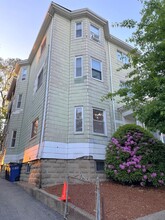 61 Clarendon Ave, Unit 2 in Somerville, MA - Foto de edificio - Building Photo