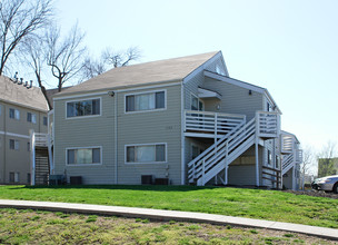 Hawks Pointe III in Lawrence, KS - Foto de edificio - Building Photo