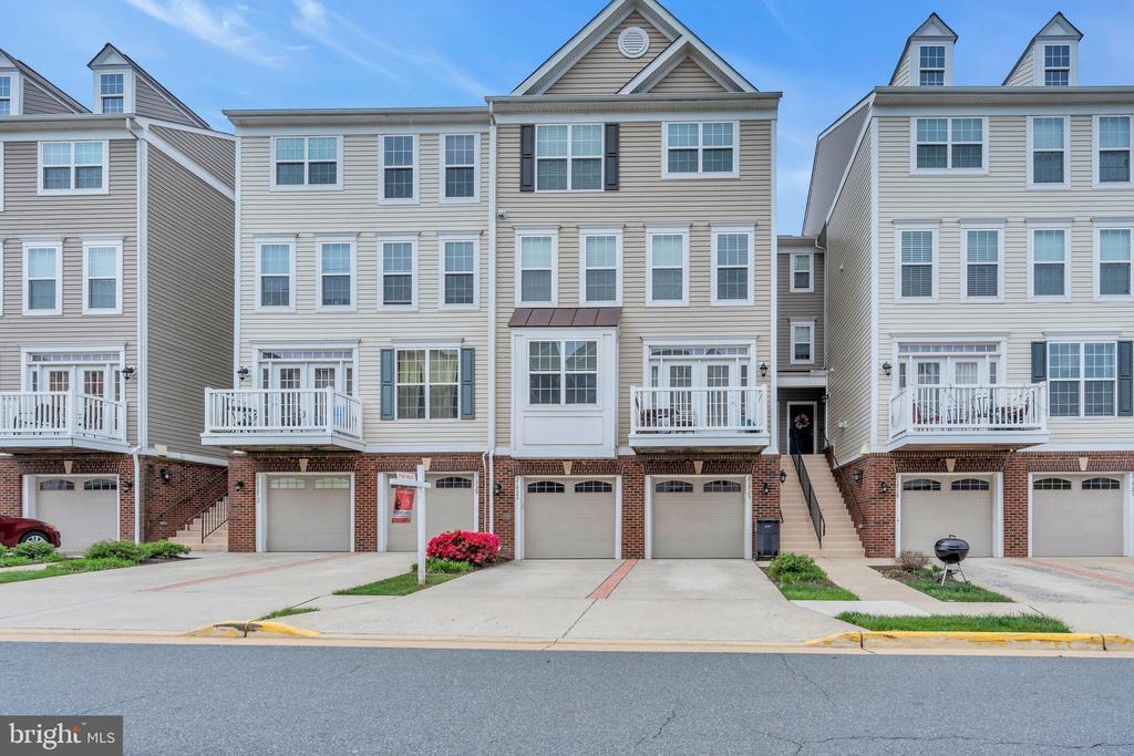 21723 Indian Summer Terrace in Sterling, VA - Building Photo
