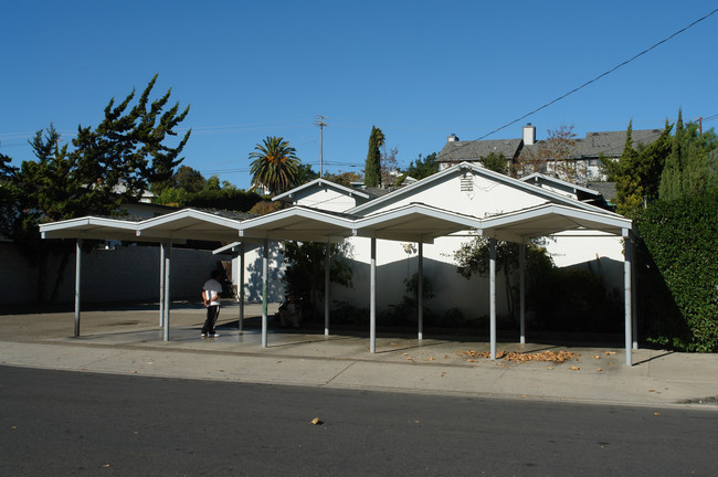 1671 Maple Ave in Solvang, CA - Building Photo - Building Photo