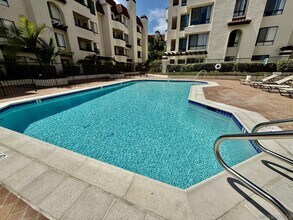 5875 Friars Rd in San Diego, CA - Foto de edificio - Building Photo