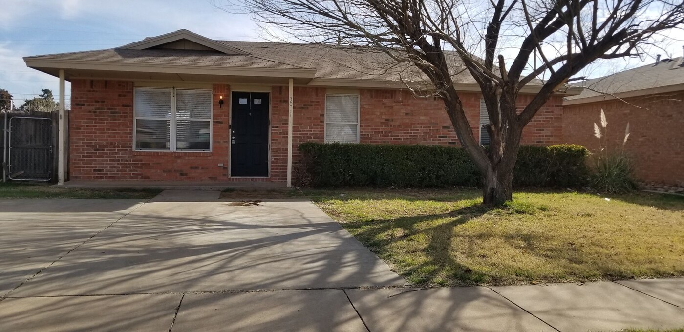 3011 Bates St in Lubbock, TX - Building Photo