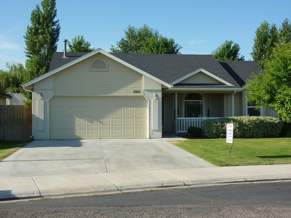 1565 W Silver Salmon Dr in Meridian, ID - Building Photo