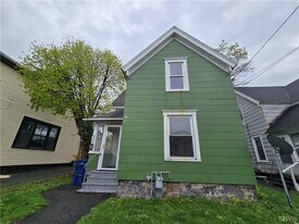 121 West End Dr in Syracuse, NY - Building Photo