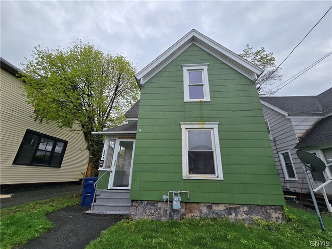 property at 121 West End Dr