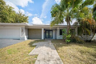 16770 Lakeview Ct in Weston, FL - Building Photo - Building Photo