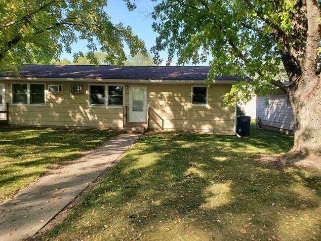 property at 1219 1st Ave SE