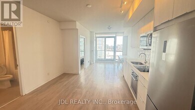 36 Forest Manor Rd in Toronto, ON - Building Photo - Building Photo