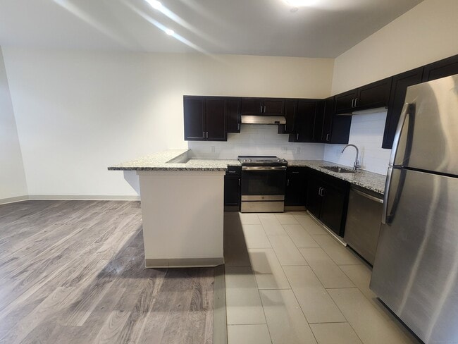 215 Stillwater Ave in Stamford, CT - Building Photo - Building Photo