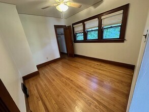 2328 S 75th St, Unit 2328 in West Allis, WI - Foto de edificio - Building Photo