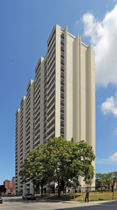 The Martinque in Hamilton, ON - Building Photo