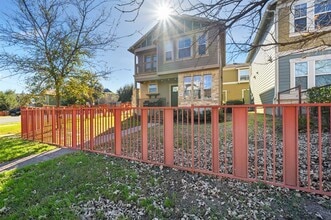 1817 Carlson Dr in Austin, TX - Building Photo - Building Photo