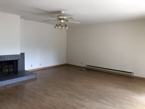 500 W Middlefield Rd, Unit 119 in Mountain View, CA - Foto de edificio - Building Photo