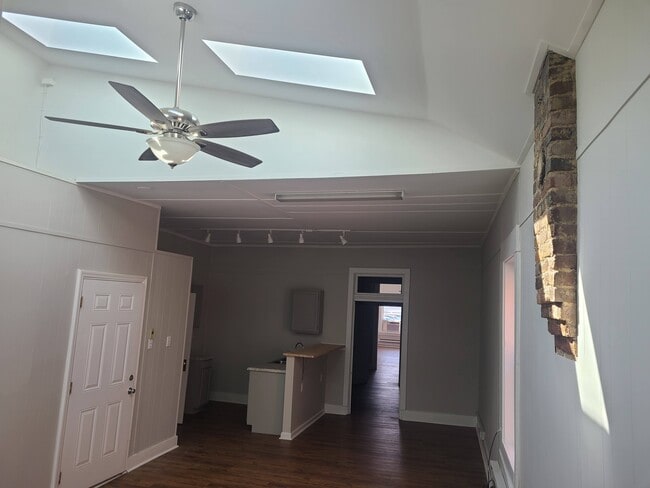 318 Main St, Unit #2 322.5 Main in Paris, KY - Foto de edificio - Building Photo