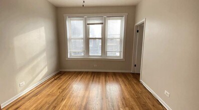 2246 W Armitage Ave in Chicago, IL - Foto de edificio - Building Photo