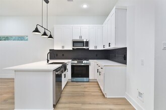 8109 Bigwood St in Houston, TX - Building Photo - Building Photo