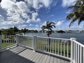 6909 41st Ave N in Riviera Beach, FL - Building Photo - Building Photo