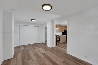 310 N Ocean Breeze in Lake Worth Beach, FL - Building Photo - Building Photo