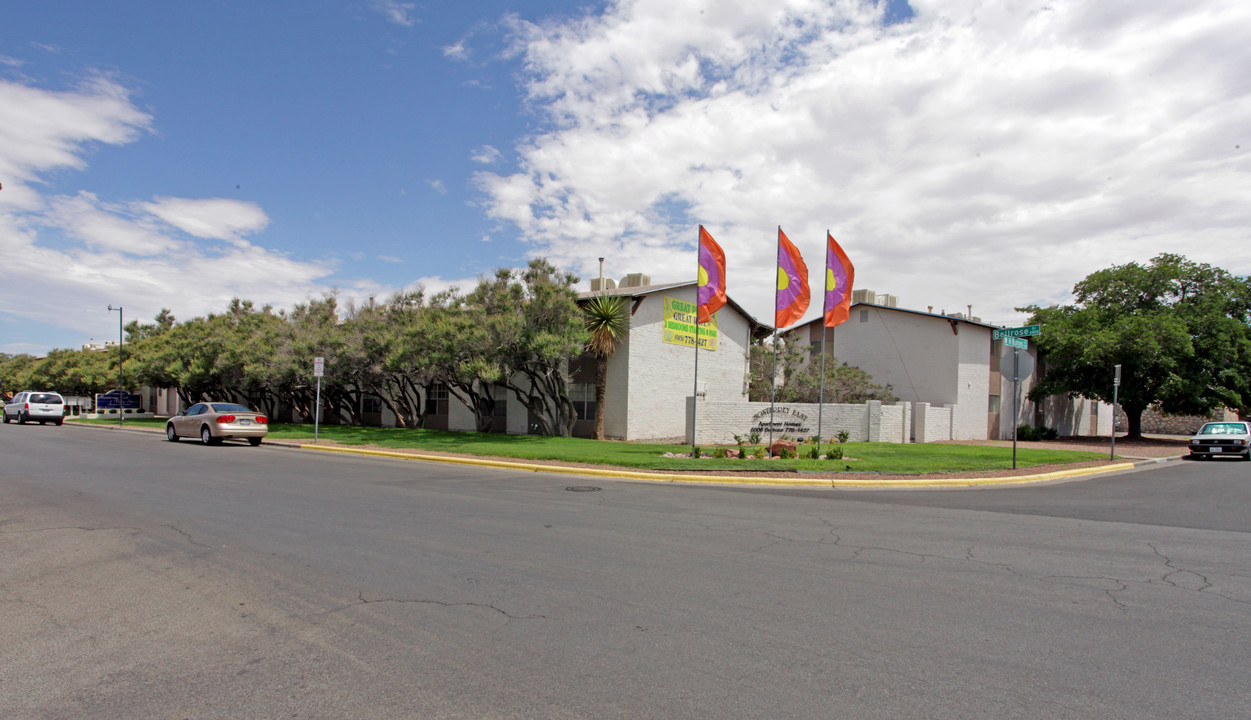 Monterrey East in El Paso, TX - Building Photo