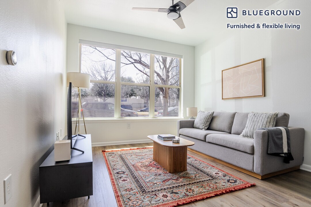 3210 Esperanza Crossing in Austin, TX - Building Photo