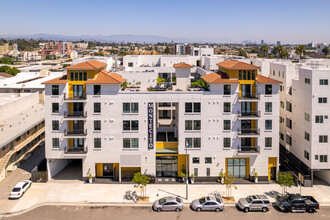 Montecito Lofts in Los Angeles, CA - Foto de edificio - Building Photo