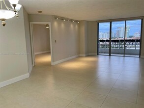 3530 Mystic Pointe Dr in Aventura, FL - Building Photo - Building Photo