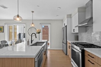 457 W Broadway in Boston, MA - Building Photo - Building Photo