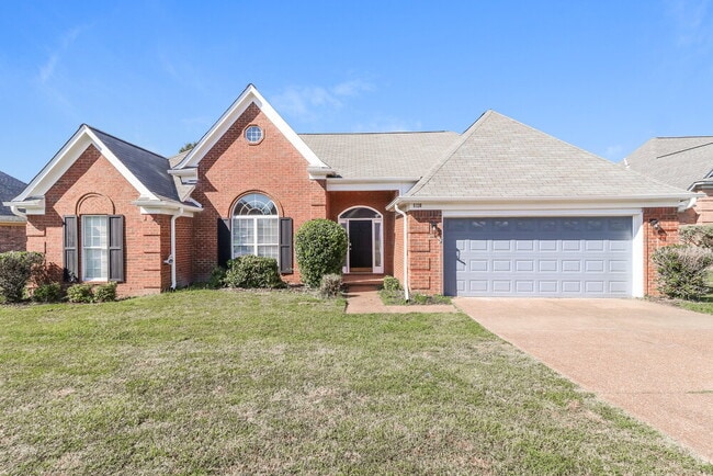 property at 6138 English Ivy N