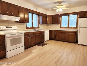 16 Harold Ave, Unit B in Greenwich, CT - Building Photo - Building Photo