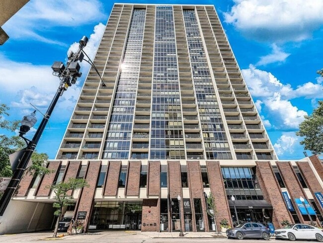 property at 1636 N Wells St