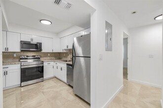 622 NW 11th St in Miami, FL - Building Photo - Building Photo