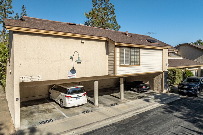 16211 Downey Ave in Paramount, CA - Building Photo - Building Photo