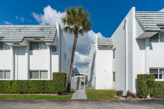 Wilton House in Wilton Manors, FL - Foto de edificio - Building Photo