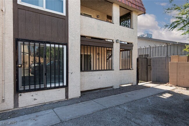 6205 Bellota Dr in Las Vegas, NV - Building Photo - Building Photo