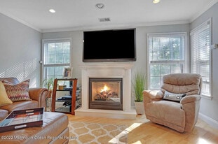 17 Nutmeg Ct in Tinton Falls, NJ - Building Photo